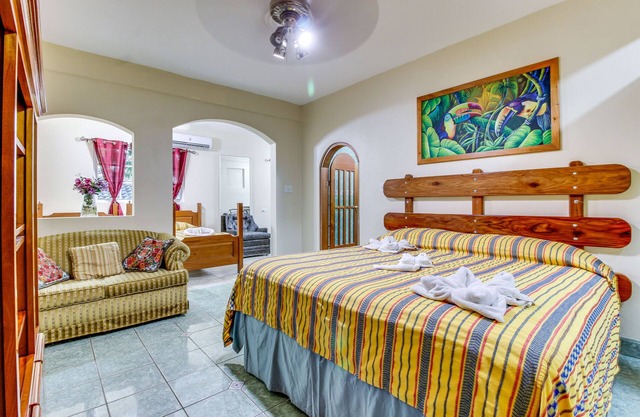 Lovely Home w/Balcony, Great View, Shared Pool, AC & WiFi - Ideal for Day Trips