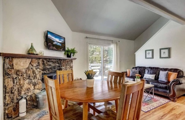 Lovely Loft w/Views | Walk to Heavenly | Sleeps 4