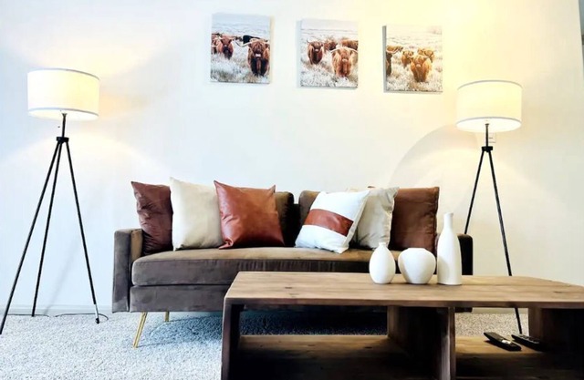 Lovely Minimalist 2 Bedroom & 2 Bathroom *New
