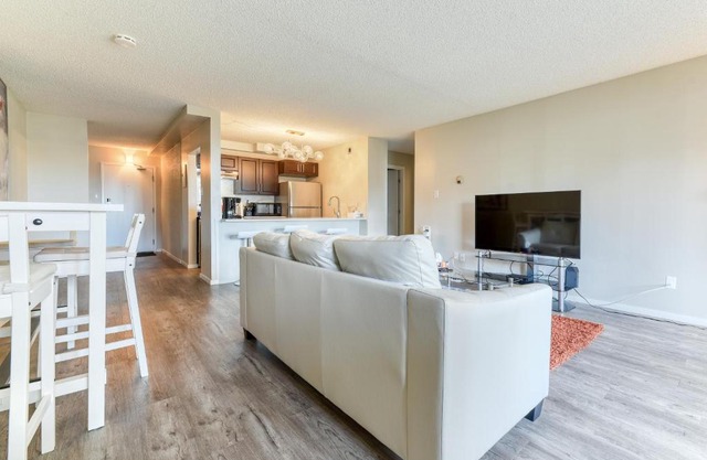 Lovely New Renovated 1-bedroom with Free Parking