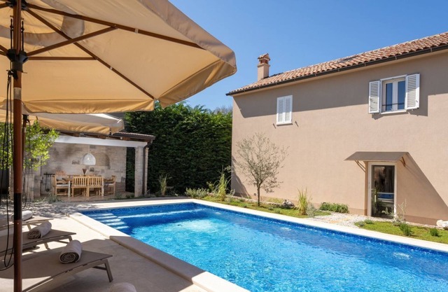 Lovely renovated villa for 4 persons with swimming pool