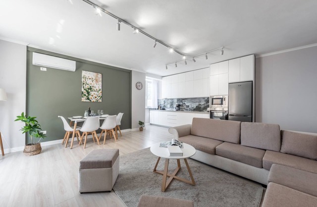 Lovely Spacious 2 Bedroom Apartmentn