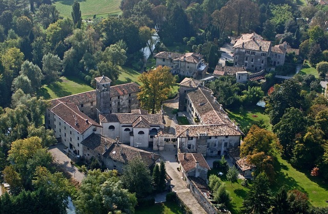Lovely stone home with garden, in a castle near beach and 1 hour from Venice - 2