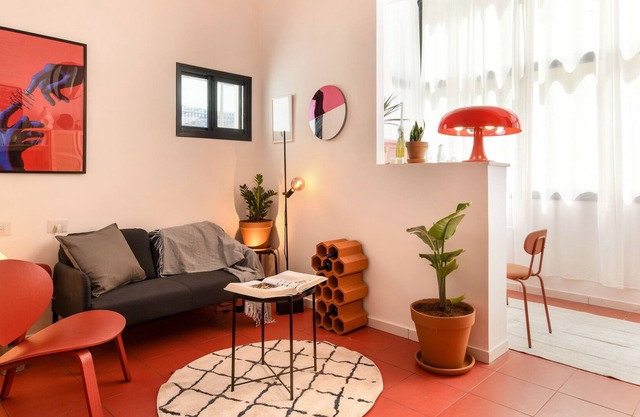 Lovely Studio Apt with Exquisite Crimson Interior near Talpiot Market