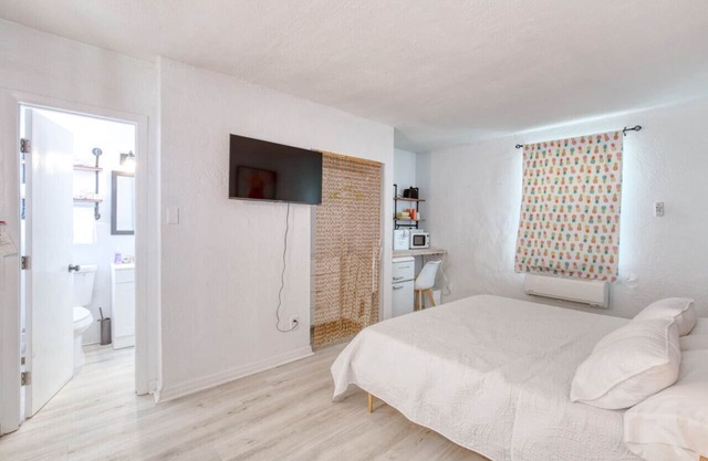 Lovely studio unit with free parking on premises.