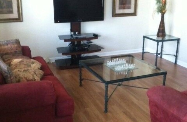 Lovely Townhome Near Everything But Not in Everything