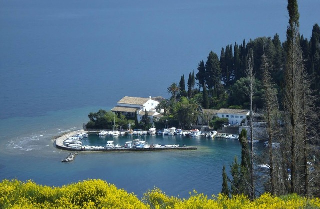 Lovely villa Close to the Beach With Private Pool !