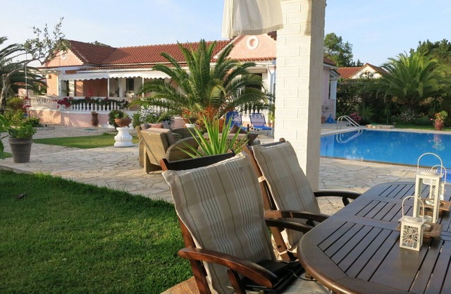 Lovely Villa With Great Pool & Gardens, Sea Views And 800 M To Great Sandy Beach
