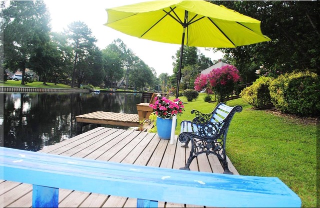 LOVELY WATERFRONT TOWNHOUSE WITH DOCK, KAYAK & PADDLE BOARD