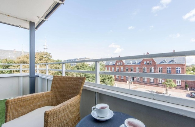 Lovingly. High quality. East balcony. - Hanseatic House