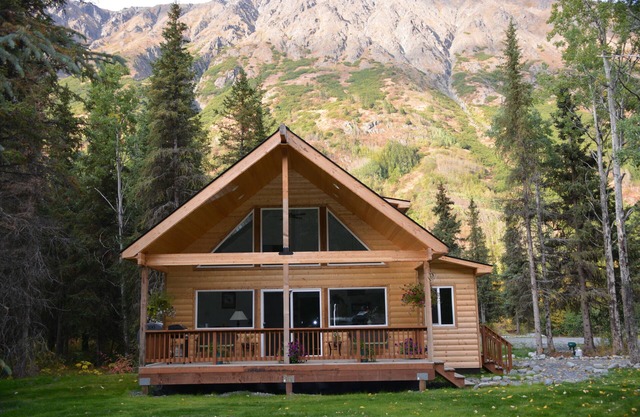 Lower Paradise Log Cabin - Nightly Rental in the Woods