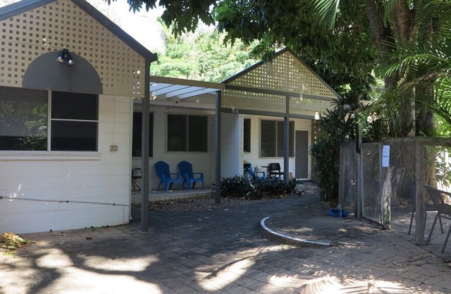 "LOYANG APARTMENT 2" in Arcadia