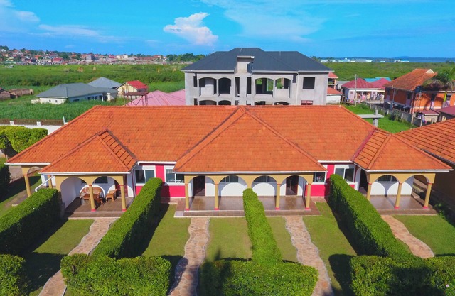 Lucian Cottages: 3 bedroom peaceful retreat in Munyonyo