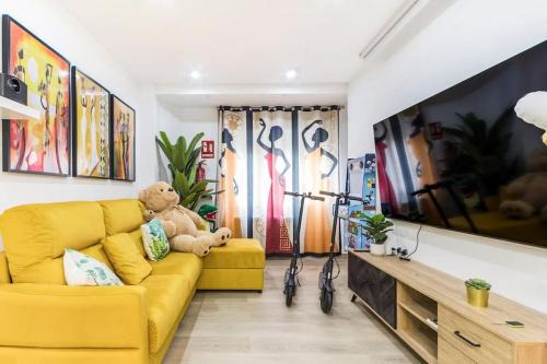 LUJO Parking, Proyector, Maquinita y Patinetes
