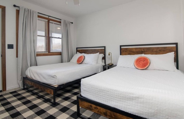 LumberJill Lodge #4 | 2 Full Beds