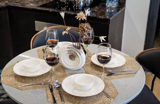 Lumiere Luxury Apt River View Pool & Gym