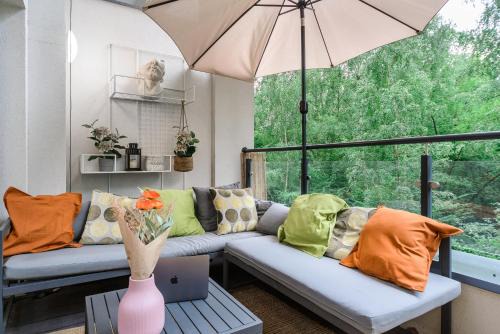 Lumina apartment with balcony overlooking the park