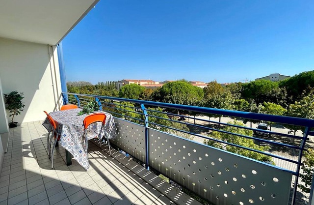 Luminous flat with balcony