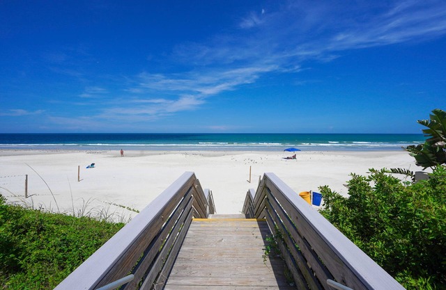 "LunaSea"-Directly Across from the Ocean-9BR/5BA