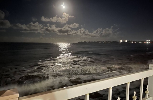 Luquillo Beach 2 King Bed On the Ocean 2 Baths Near El Yunque, Casinos Golf