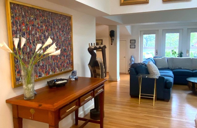 LUXE Georgetown Penthouse, Deck, Skylights, Pkg