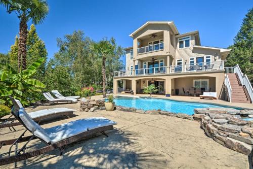 Luxe Getaway with Riverfront Views in Grants Pass!