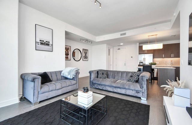Luxe Highrise Getaway in Midtown Houston