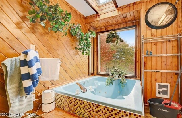 Luxe Pocono Oasis! Hot Tub, Firepit, Sauna, Lake, Ski, BBQ, Game Room, Fireplace