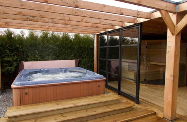 Luxe villa in nature with sauna and jacuzzi 9pers