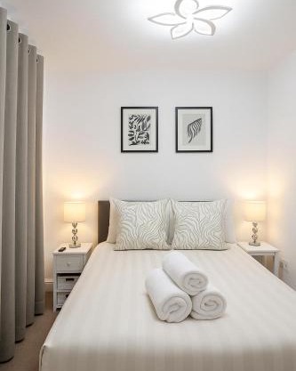 LuxeView - Stylish & Comfortable 1 Bedroom House in Chafford Hundred