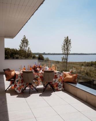 luxuriöse Villa Möwengeflüster - 220qm große Ferienwohnung für bis zu 8 Gästen mit Sauna direkt am Goitzschesee