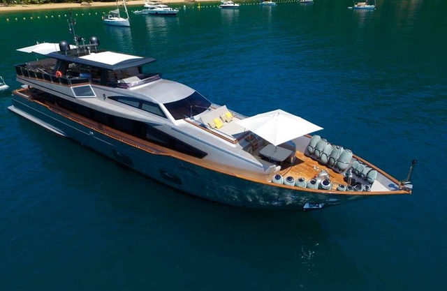 Luxurious 112ft yacht in Angra dos Reis - Boa003