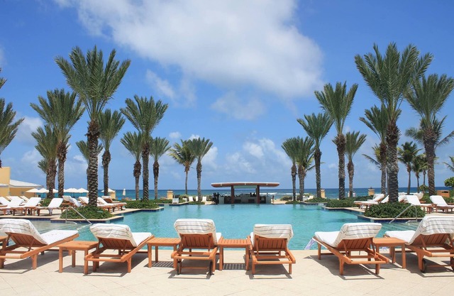 Luxurious 3-bedroom beach resort!