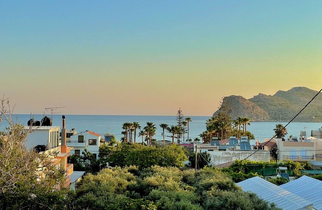 Luxurious 3-bedroom house with panoramic sea view 3 minutes walk from the beach