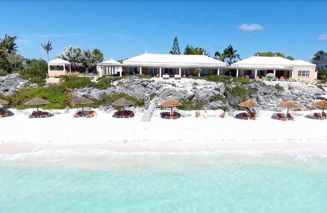 Luxurious 4-12 Bedroom Sandy Beachfront Villa ,24/7 Dedicated Concierge,peloton