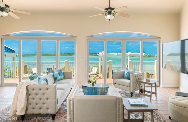 Luxurious 5 bedroom waterfront villa in the heart of Providenciales