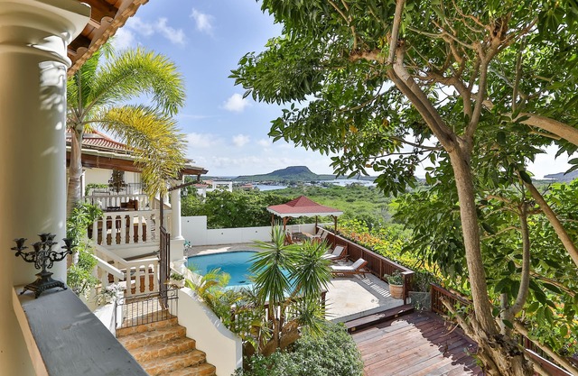 Luxurious 5000sq Villa: Private Pool, Amazing Views, Secured resort & Gameroom