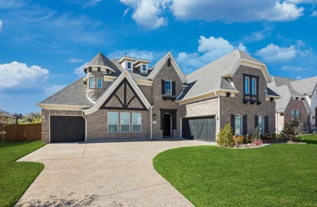 Luxurious and Spacious 5-bedroom house in fantastic Grand Prairie. King beds!