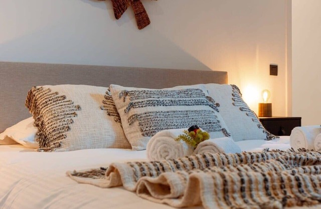 Luxurious apartment in town house near the beach