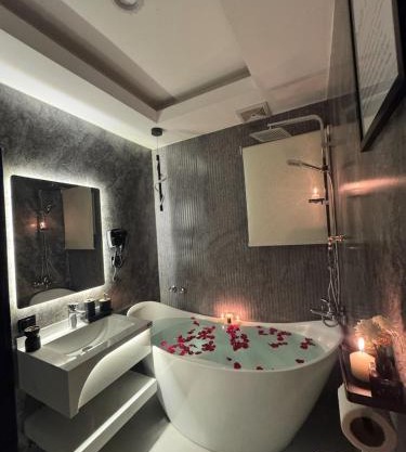 Luxurious cinema studio near the sea with self check-in