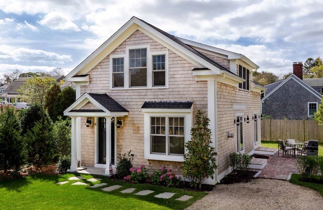 Luxurious Cottage Living In Edgartown Village