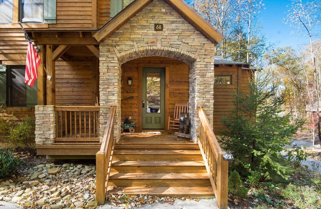 Luxurious Creekside mountain cottage at Bear Lake