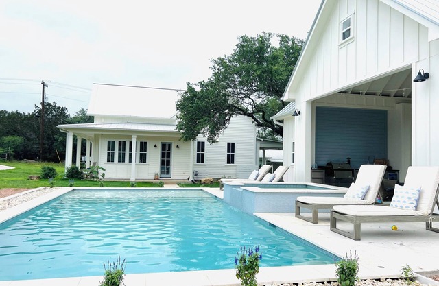 Luxurious Farmhouse + Pool/Hot Tub Near Lake Travis