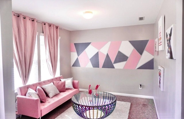 Luxurious Home Near UNC & More.Wi-Fi.2 lofts