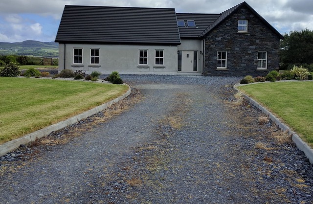 Luxurious home with stunning view of Trawbreaga Bay