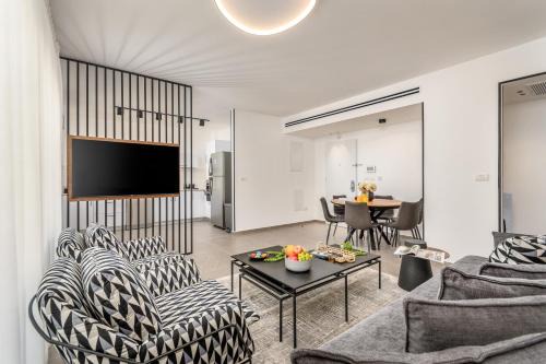 Luxurious Huge 2BDR&2Bth w Parking- mahne yehuda sea-u jerusalem