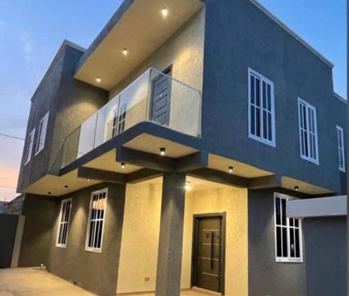 Luxurious Modern 2 bedroom house at Lakeside