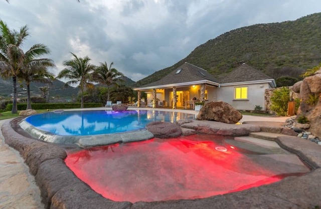 Luxurious Nature Lovers THE ROCK IN THE WATER!