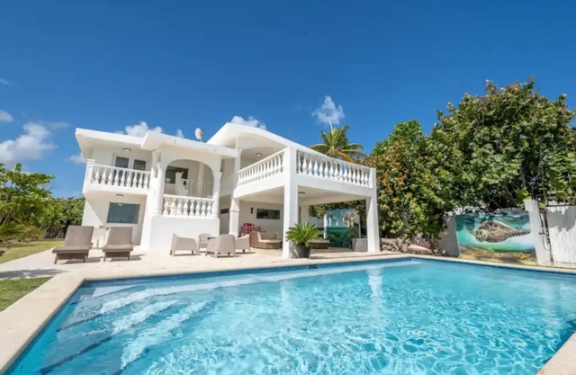 Luxurious Oceanfront Villa + Pool l Casa Blanca