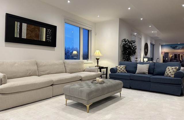 Luxurious open concept 2 bedroom apt on ravine, pond, central, airport, shopping